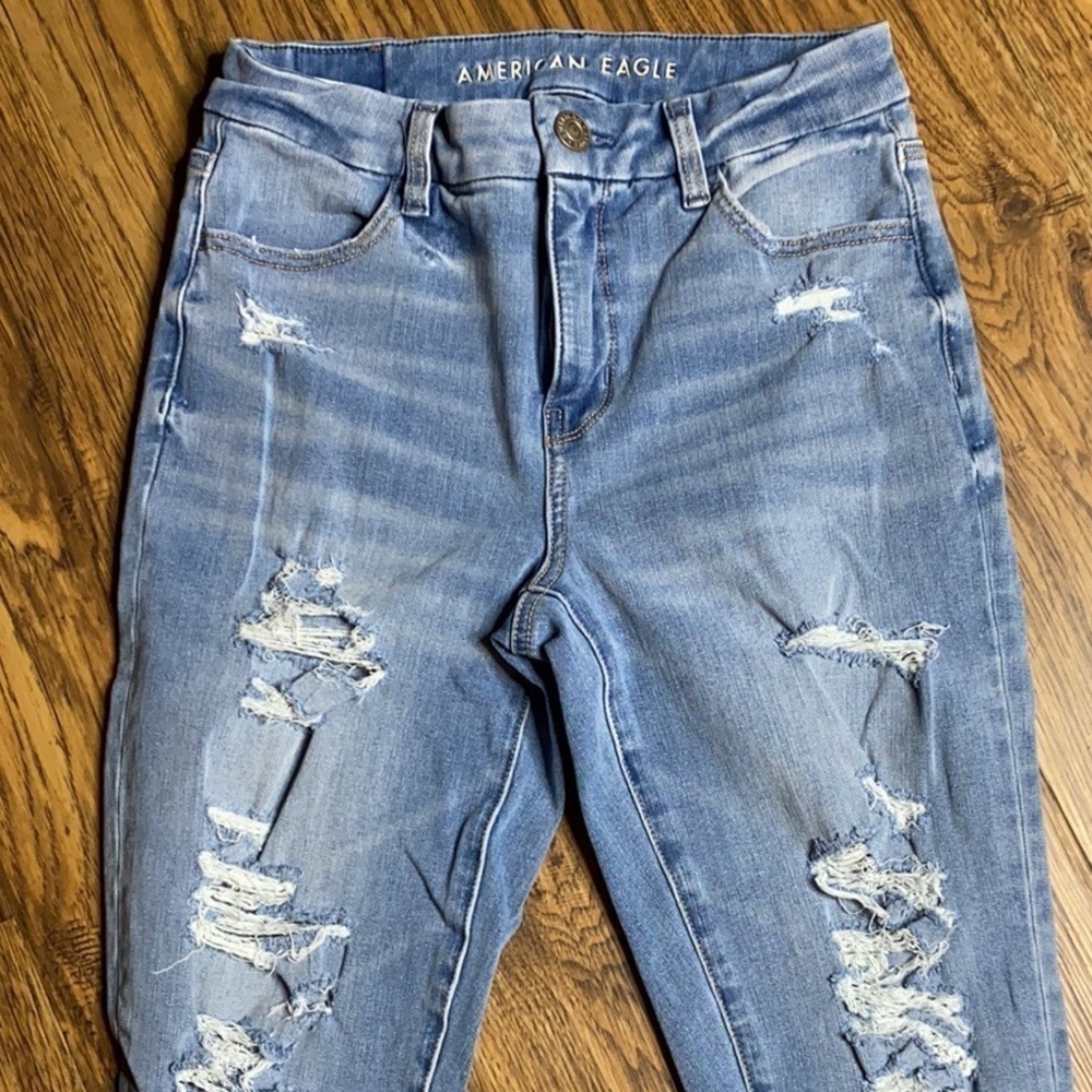 AEO High Rise Destroyed Jeans Size 2 - Picture 3 of 9